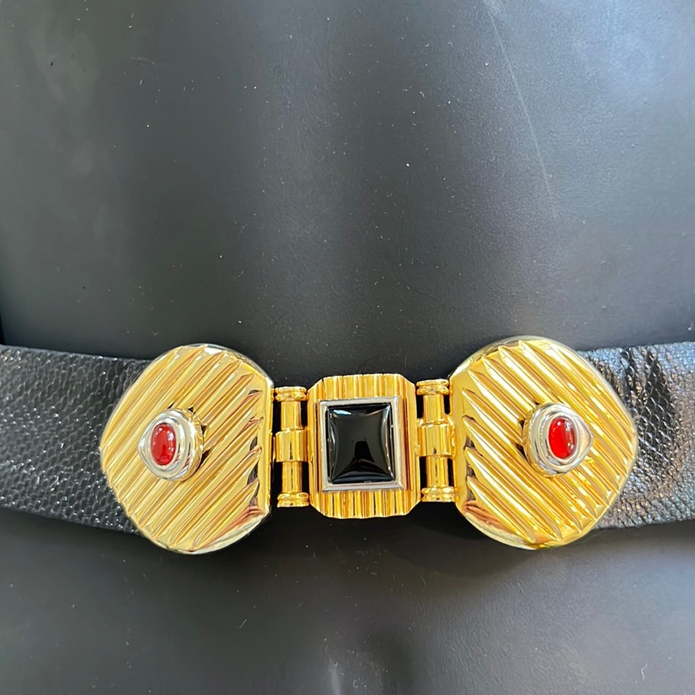 Judith Leiber Blk snakeskin belt with large cabochon/semi precious stone buckle